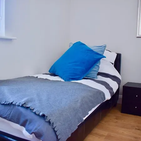 Cosy 4 Bedroom With Balcony Apartamento