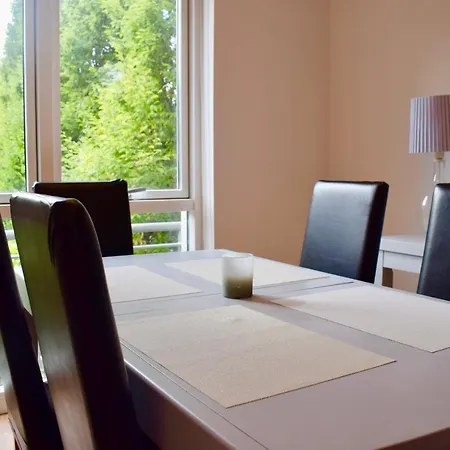 Cosy 4 Bedroom With Balcony