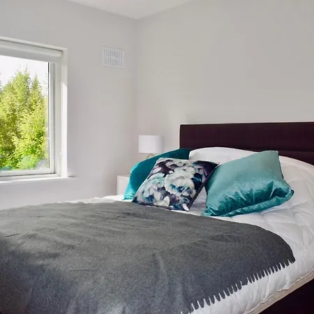 Cosy 4 Bedroom With Balcony