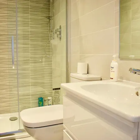 Cosy 4 Bedroom With Balcony * Dublin