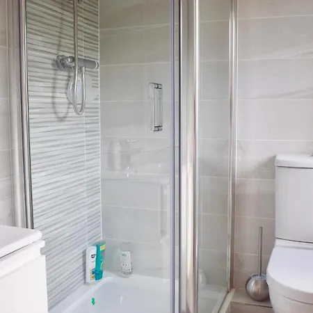 Cosy 4 Bedroom With Balcony * Dublin